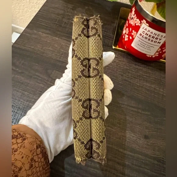 ⭐️Gucci Eclipse Compact Canvass Wallet Gold Tone Hardware 2 Snap Closures - Picture 11 of 15